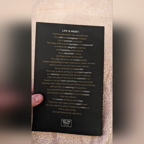 Life Is Messy Book by Matthew Kelly 2021, Paperback - Picture 4 of 4